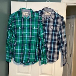 A pair of Urban Pipeline Medium Button Up Shirts